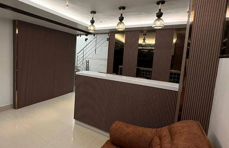 Hotel Royal King reception area