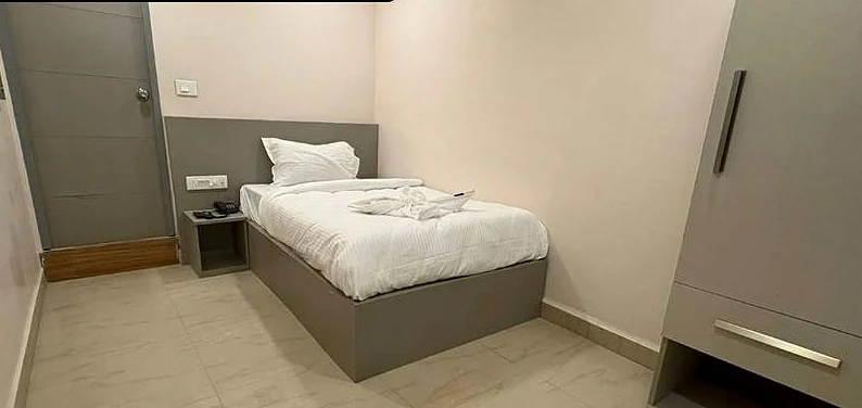 Single Deluxe room, close view